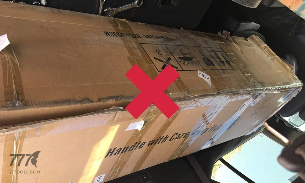 Thùng carton bị bẹp do dán ẩu