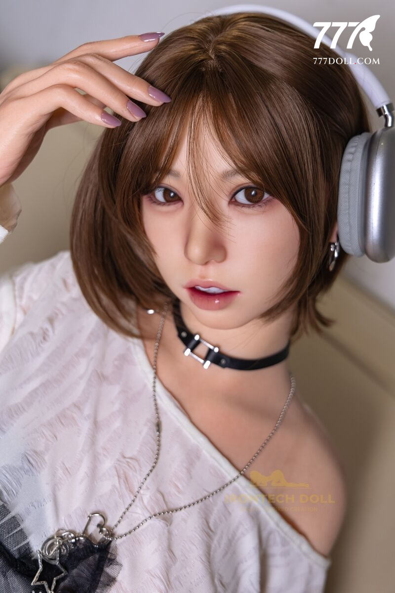 IRONTECH S20 Suki AI Companion Doll – Sweet Low-Battery Girlfriend — ảnh 3